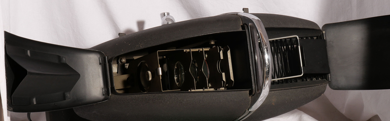 Bronzavia Projecteur de diapositives Micra-Willm ouvert