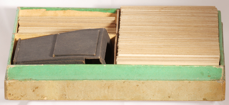 Visionneuse pliante carton dans sa boîte avec les vues