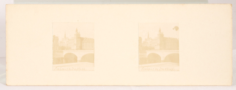 Une vue stéréo de la Visionneuse pliante carton