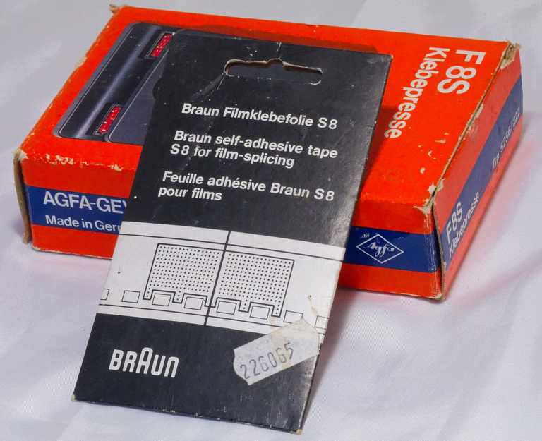 Agfa colleuse FS 8 avec des adhésifs