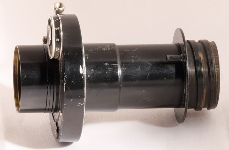 OPTIS-PARIS Anastigmat 1:4,5 F-100 mm n°12398 monté sur un obturateur IBSOR