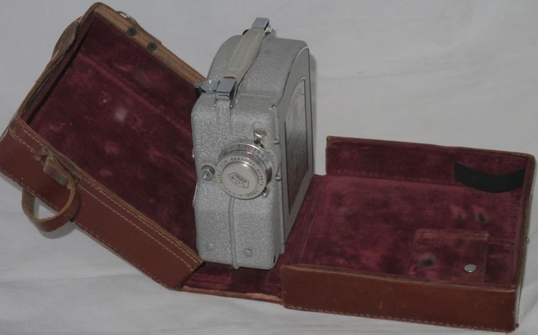 Camex Reflex R.L. 8 mm dans son étui