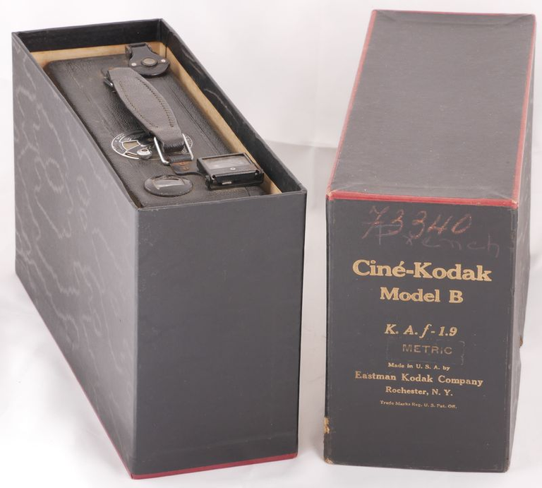 Ciné-Kodak Model B 1,9 dans sa boîte