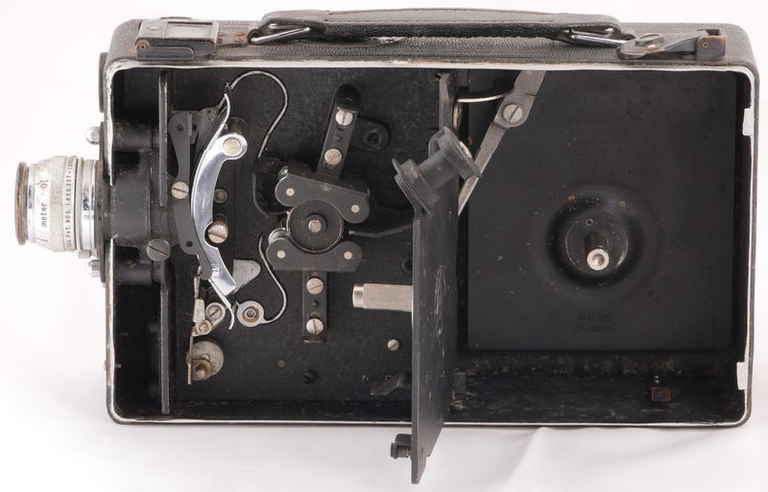 Ciné-Kodak Model B 1,9 ouverte