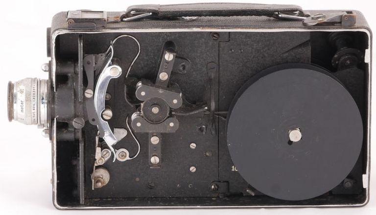 Ciné-Kodak Model B 1,9 ouverte
