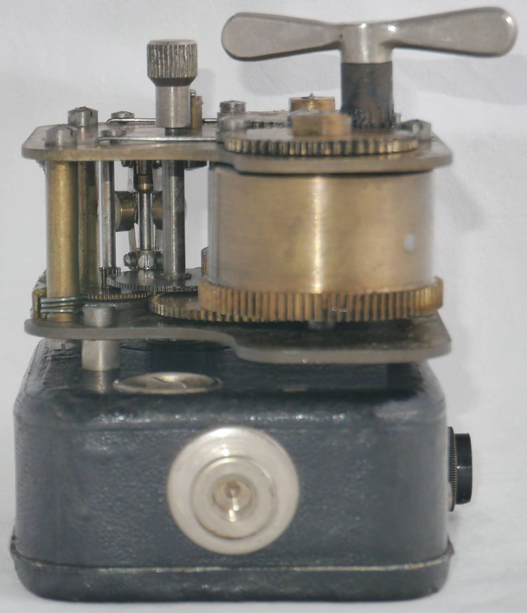 Le mécanisme du moteur Camo de la Caméra Pathé-Baby