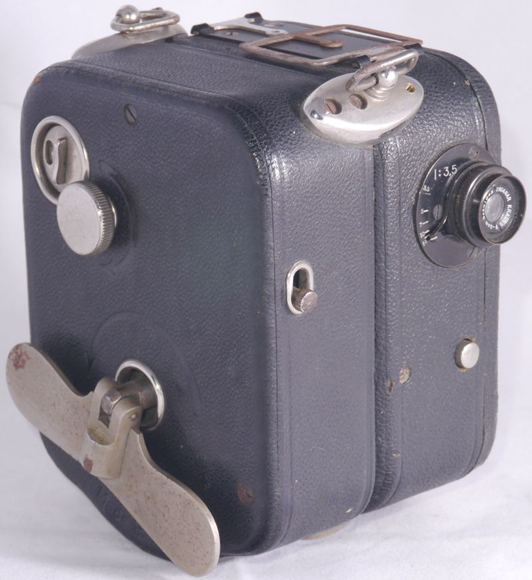 Caméra Pathé-Baby avec moteur Motrix et objectif Krauss Trianar