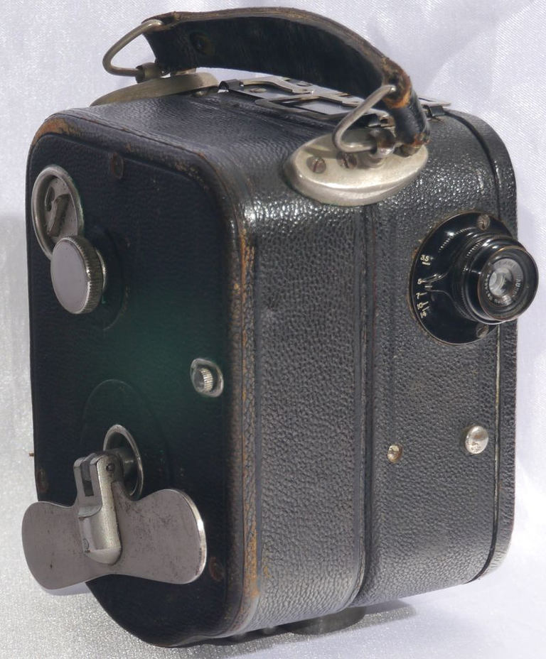 Caméra Pathé-Baby avec moteur Motrix et objectif Krauss Trianar