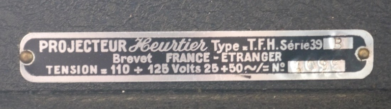 Plaque d'identification Heurtier T.F.H. Série 39 B dans sa valise