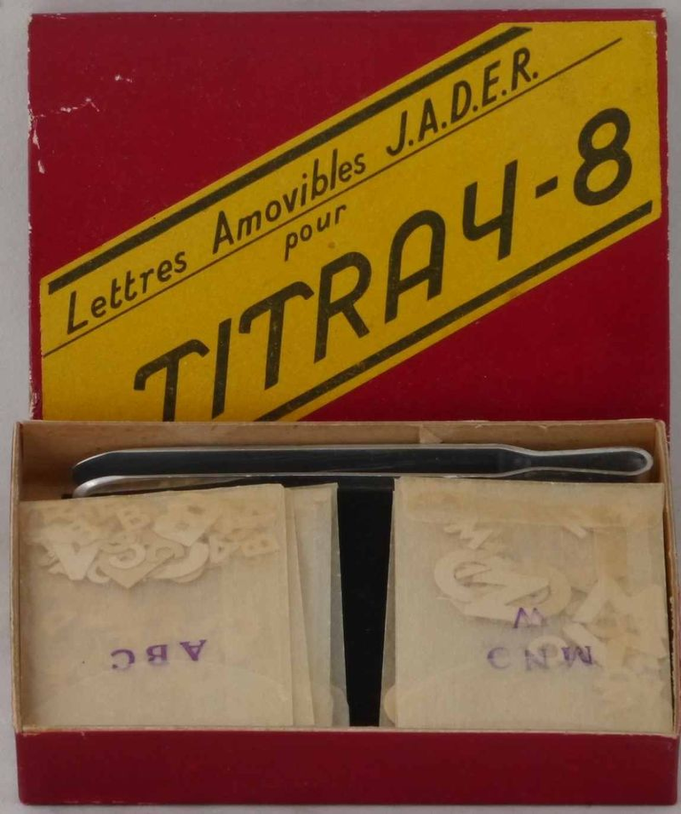 Titray 8 : boîte de lettres pour composer les titres
