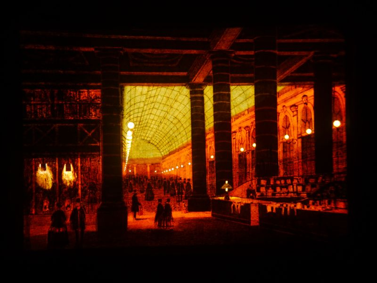 Le Palais Royal : vue nuit
