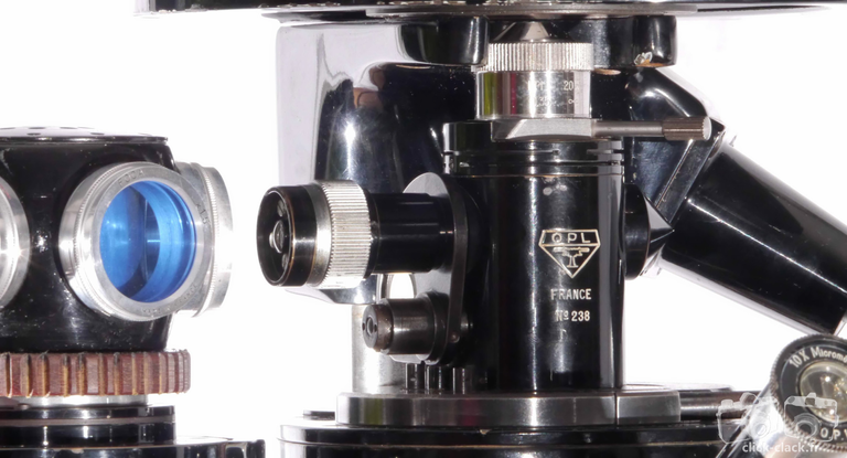 Microscope métallographique, tourelle de filtres colorés