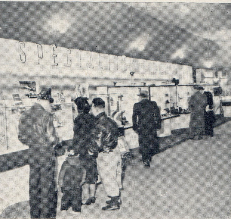 Tiranty - Salon photo 1951
