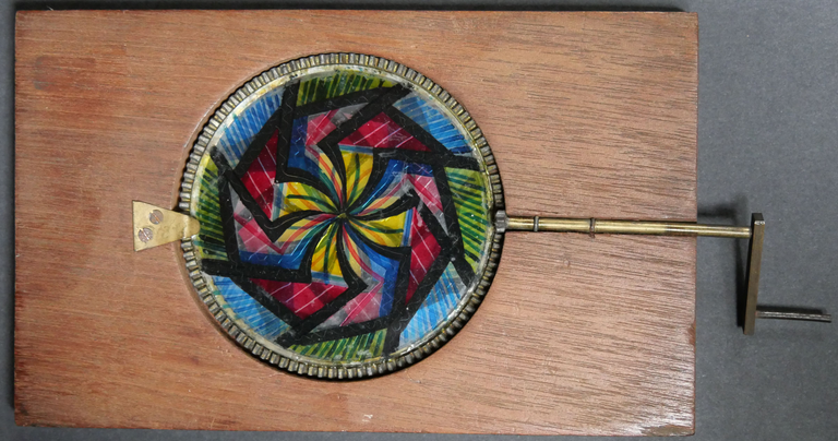 Chromatrope cadre en bois