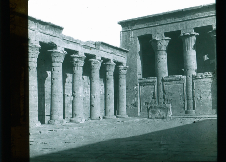 51808 - Edfou - La colonnade intérieure du Temple