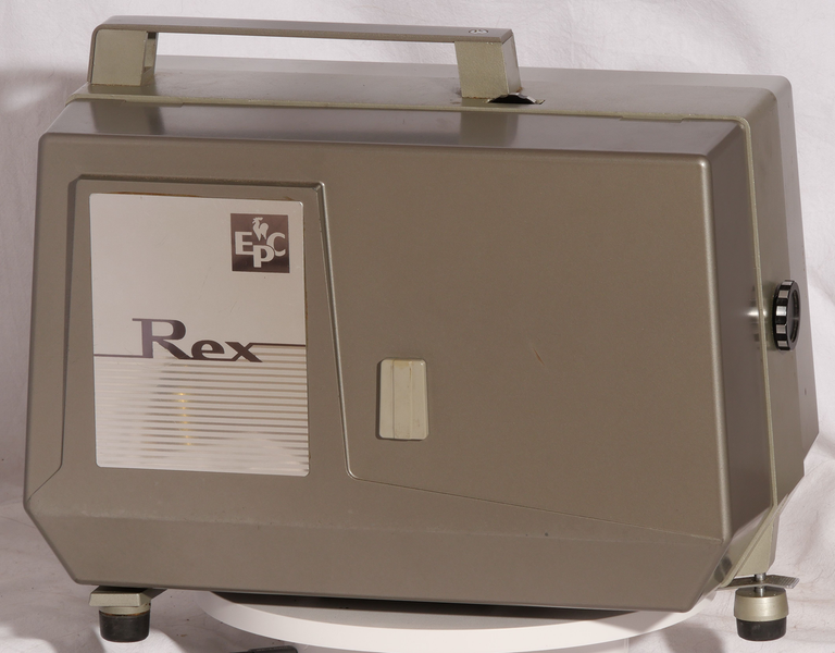 Projecteur Pathé Rex-AT 8 fermé