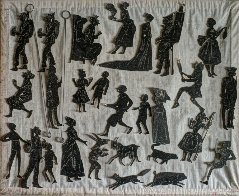 Théâtre d'ombres Loïe Füller - silhouettes découpées