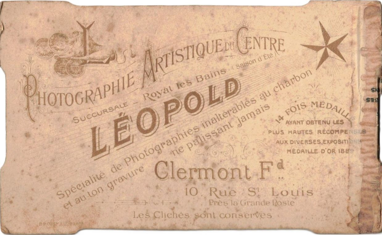 Clermont-Ferrand - Photographie Artistique du Centre - Succursale Royat-les -Bains (Saison été)- Léopold - Spécialité de Photographies inaltérables au charbon et au ton gravure ne palissant jamais - 14 fois médaillé ayant obtenu les plus hautes récompenses aux diverses expositions Médaille d'Or 1889 - Clermont Fd - 10, rue St Louis - Près la Grande Poste - Les Clichés sont conservés