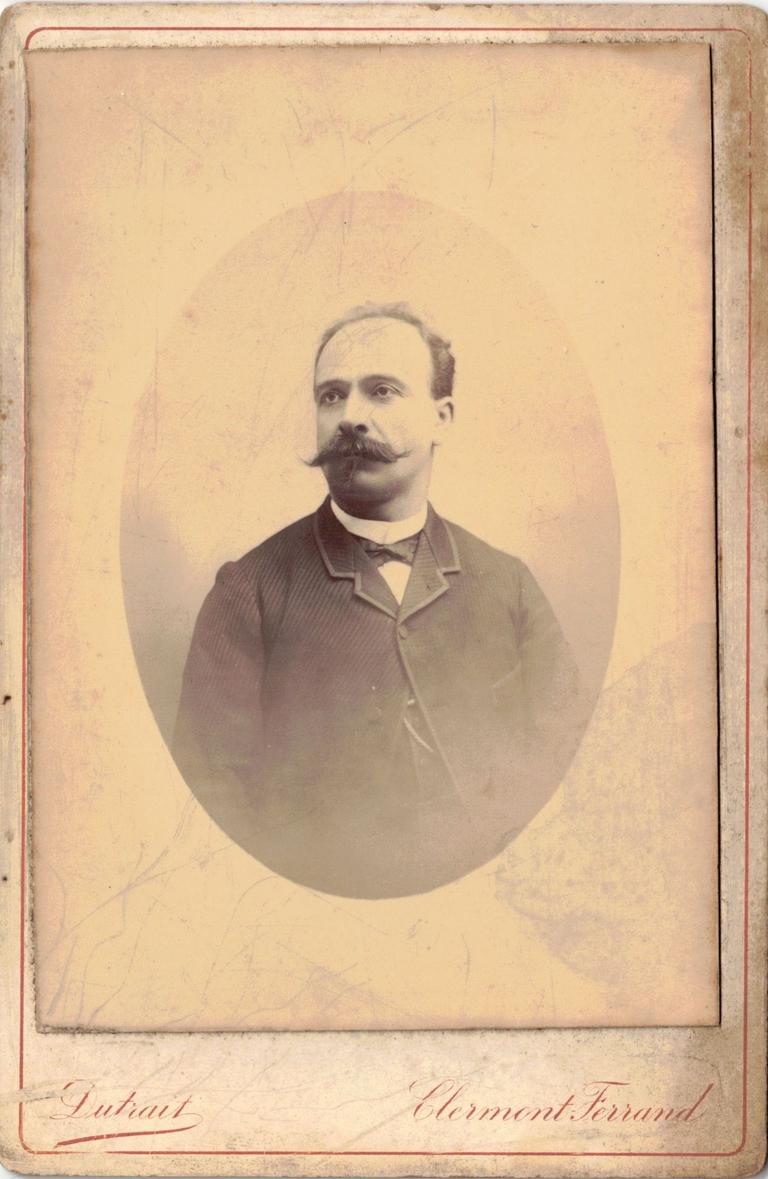 Clermont-Ferrand - Photographie A. Dutrait - 22 place de Jaude -  Spécialité - Tochon-Lepage Parisde Photographies au Charbon - Inaltérable - Photos Miniatures - Et agrandissements - Tous les clichés sont conservés