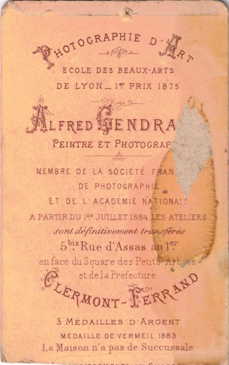 Clermont-Ferrand - Photographie d'Art - Ecole des Beaux-Arts de Lyon 1er prix - Alfred Gendreau - Peintre et Photographe - Membre de la Société Française de Photographie et de l'Académie Nationale - A partir du 1er juillet 1884, les ateliers sont définitivement transférés 5 bis, Rue d'Assas, au 1er - en face du Square des Petits Arbres et de la Préfecture - Clermont-Ferrand - 3 Médailles d'Argent - Médaille de Vermeil 1883 - La Maison d'a pas de Succursale Agrandissements au Charbon - J.H. Paris